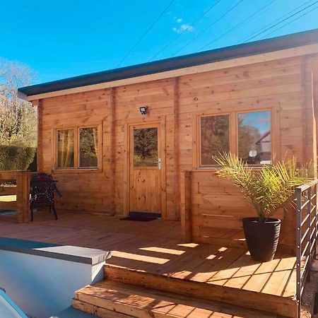 Chalet 2 Personnes Avec Jacuzzi Et Piscine Saisonniere Partagee Corcieux Экстерьер фото