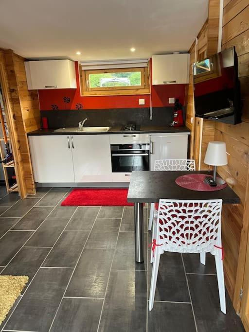 Chalet 2 Personnes Avec Jacuzzi Et Piscine Saisonniere Partagee Corcieux Экстерьер фото