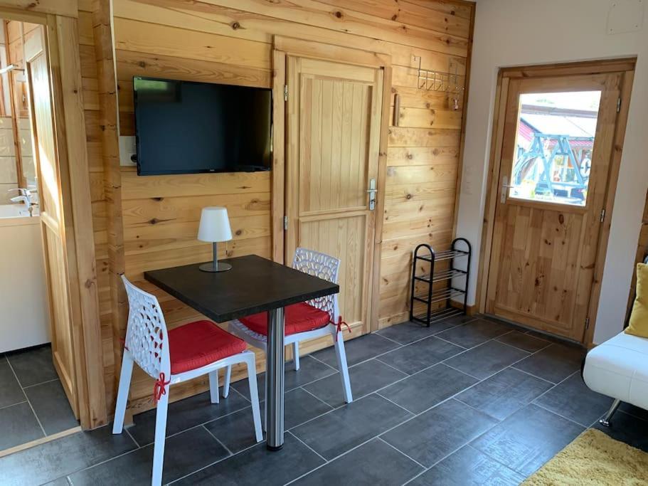Chalet 2 Personnes Avec Jacuzzi Et Piscine Saisonniere Partagee Corcieux Экстерьер фото