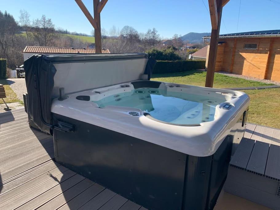 Chalet 2 Personnes Avec Jacuzzi Et Piscine Saisonniere Partagee Corcieux Экстерьер фото