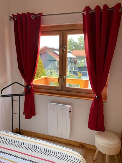 Chalet 2 Personnes Avec Jacuzzi Et Piscine Saisonniere Partagee Corcieux Экстерьер фото