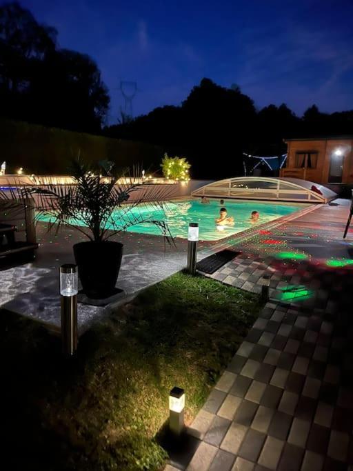 Chalet 2 Personnes Avec Jacuzzi Et Piscine Saisonniere Partagee Corcieux Экстерьер фото