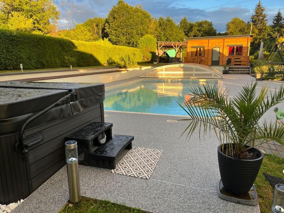Chalet 2 Personnes Avec Jacuzzi Et Piscine Saisonniere Partagee Corcieux Экстерьер фото
