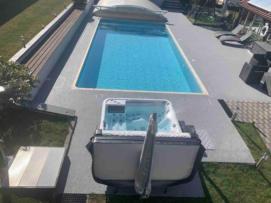 Chalet 2 Personnes Avec Jacuzzi Et Piscine Saisonniere Partagee Corcieux Экстерьер фото